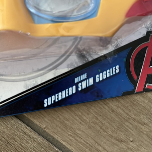 Marvel Avengers Deluxe Superhero Swim Googles NEW - Picture 2 of 3